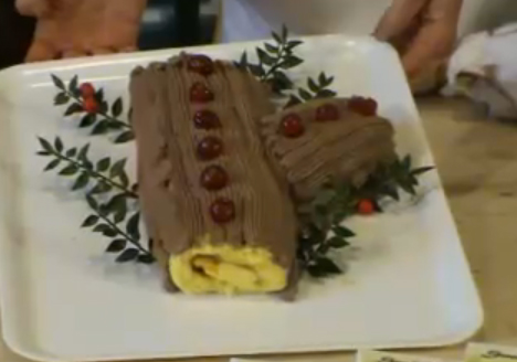 Christmas Meal - Part 5: Dressing Of Cake For Serving