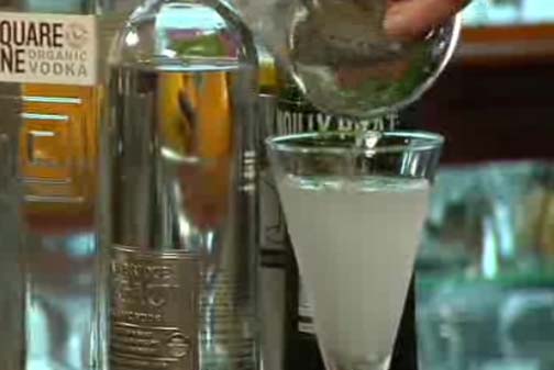 Tips To Make A Modern Martini With Olive Poppers Video