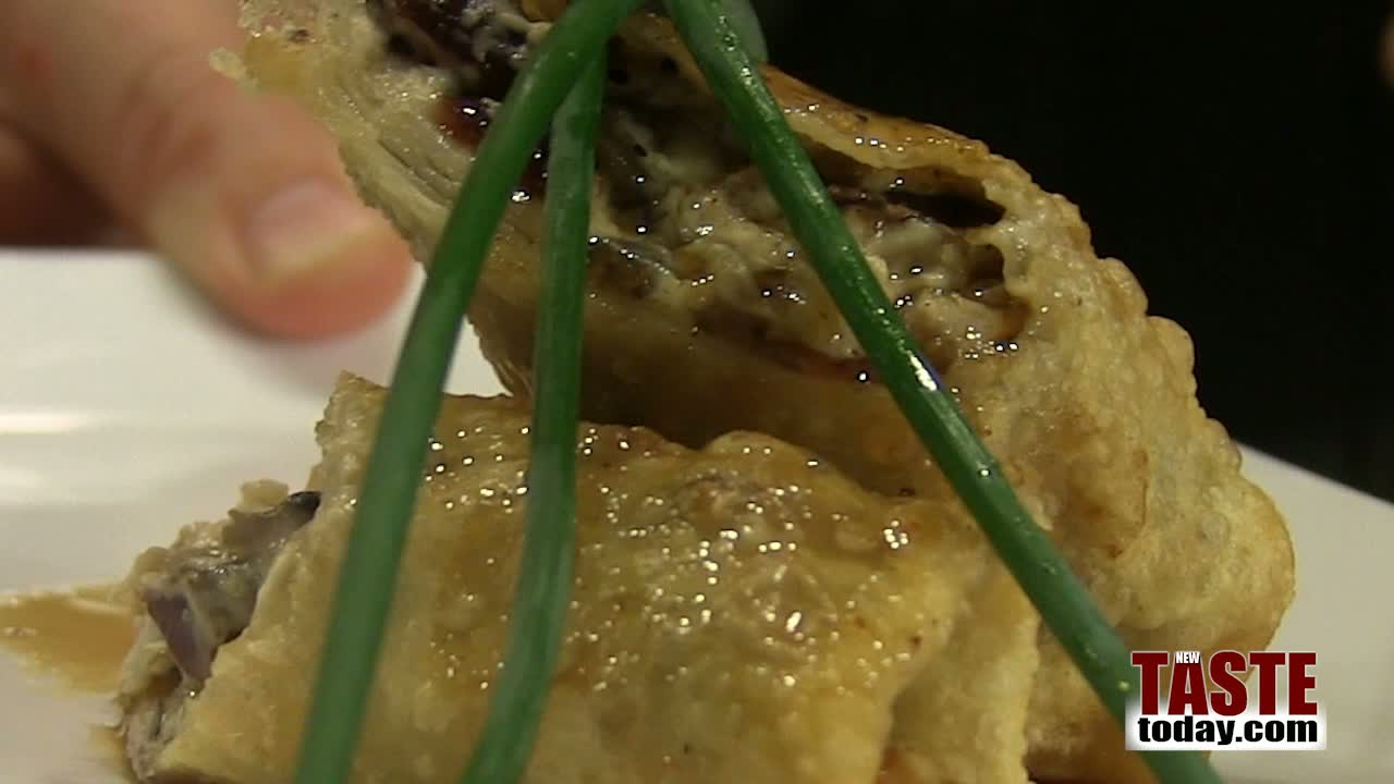 Crispy Duck Spring Rolls W/spiced Apple Glaze Video