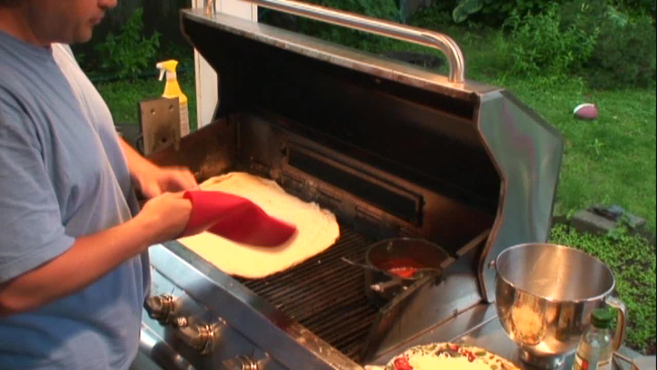 Tips To Make Grilled Pizza With Cheese Video