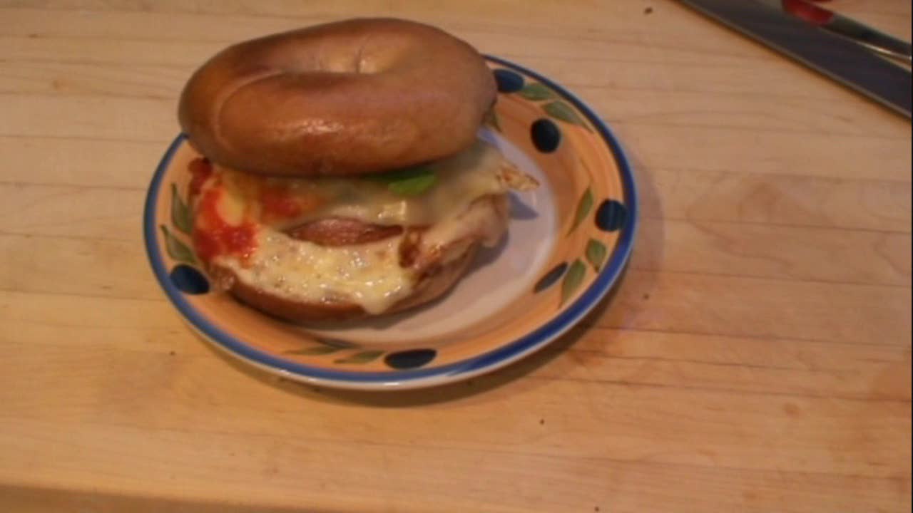 Tips To Make Pancetta, Eggs & Cheese On A Bagel Video