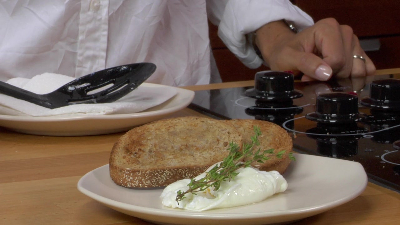How To Poach An Egg Video