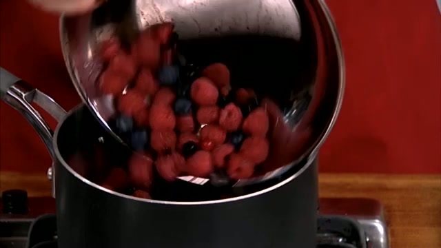 Kirstie Allsopp's Super Smooth Berry Ripple Ice Cream Video