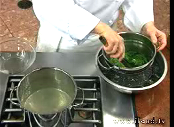 The Right Method Of Blanching Green Vegetables  Video