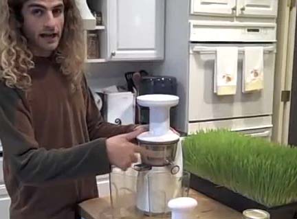 Huron Juicer Wheatgrass Test Video