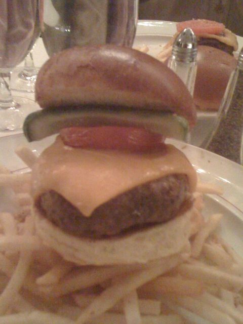DMANBURGER "Bistro Chat Noir"