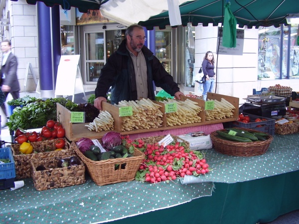 About Weekly Framer's Market At Frankfurt In Germany  Video
