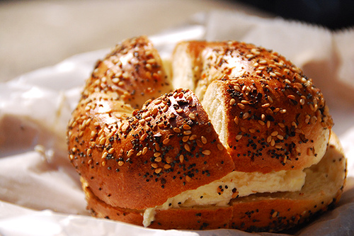 How To Pick A Healthy Breakfast Bagel