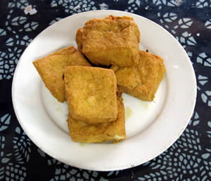 How To Eat Stinky Tofu