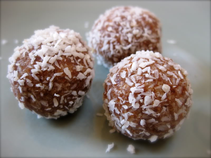 Tips To Make Date Balls For A Perfect Dinner Party