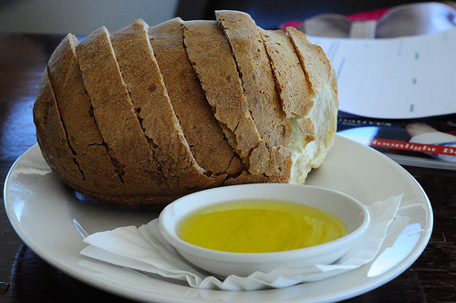 http://static.ifohttp://static.ifood.tv/files/images/Oliveoil_and_bread_combination.jpgod.tv/files/images/Oliveoil_and_bread_combination.jpg