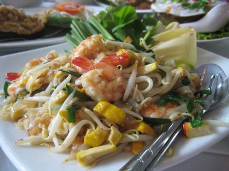 How To Eat Phat Thai (Pad Thai)