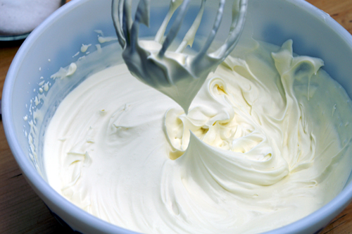 How Do You Make Whip Cream With Egg Whites?
