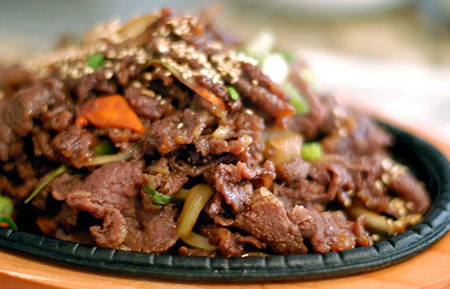 How To Eat Bulgogi - The Korean Marinated Beef