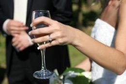 What should be the choice of wines for your wedding? - Keep the bubbly handy