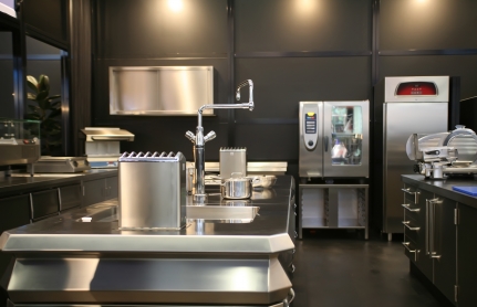 10 Essential Food Equipments For A Restaurant