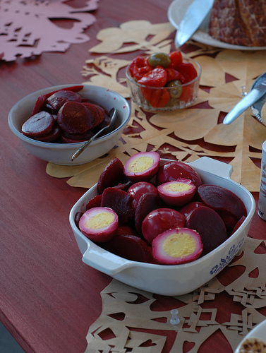 Clove-flavored Pickled Beets