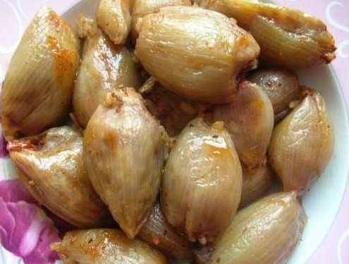 How To Eat Osh Pyozee - Stuffed Onions From Afghanistan