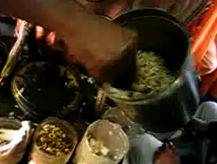 Making Bhel Puri On Indian Trains Video
