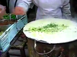 Making Chinese Crepe - I Video