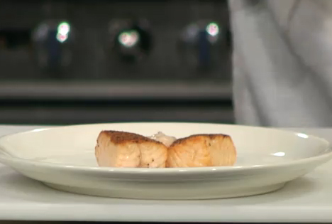 Baked Salmon With Dill Sauce