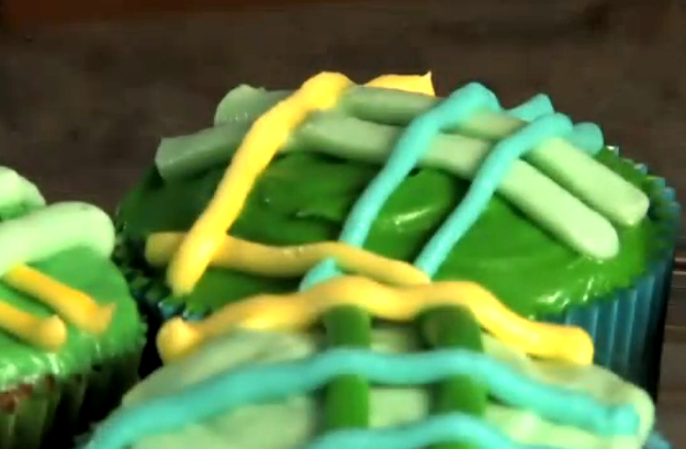 Decorating St Patrick's Day Cupcakes Video