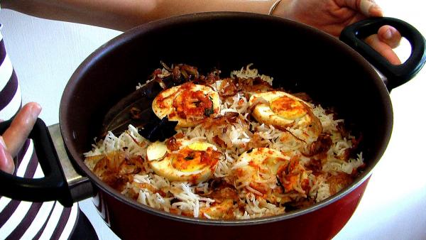 Cooking The Ifood Way - I Attempted Snigdha's Egg Biryani Recipe