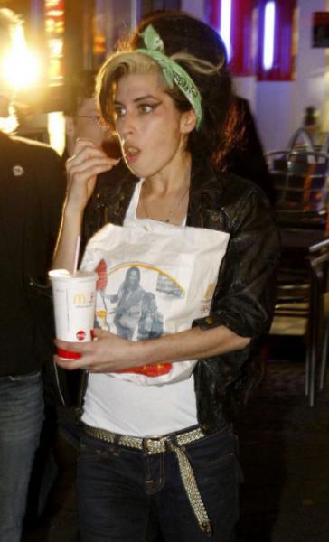 Amy Winehouse Grabs Some Fast Food